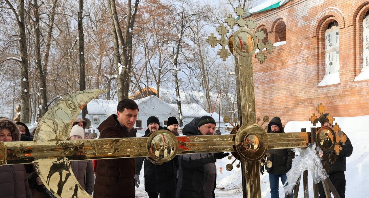 Освящение и водружение креста на храм Феодора Ушакова