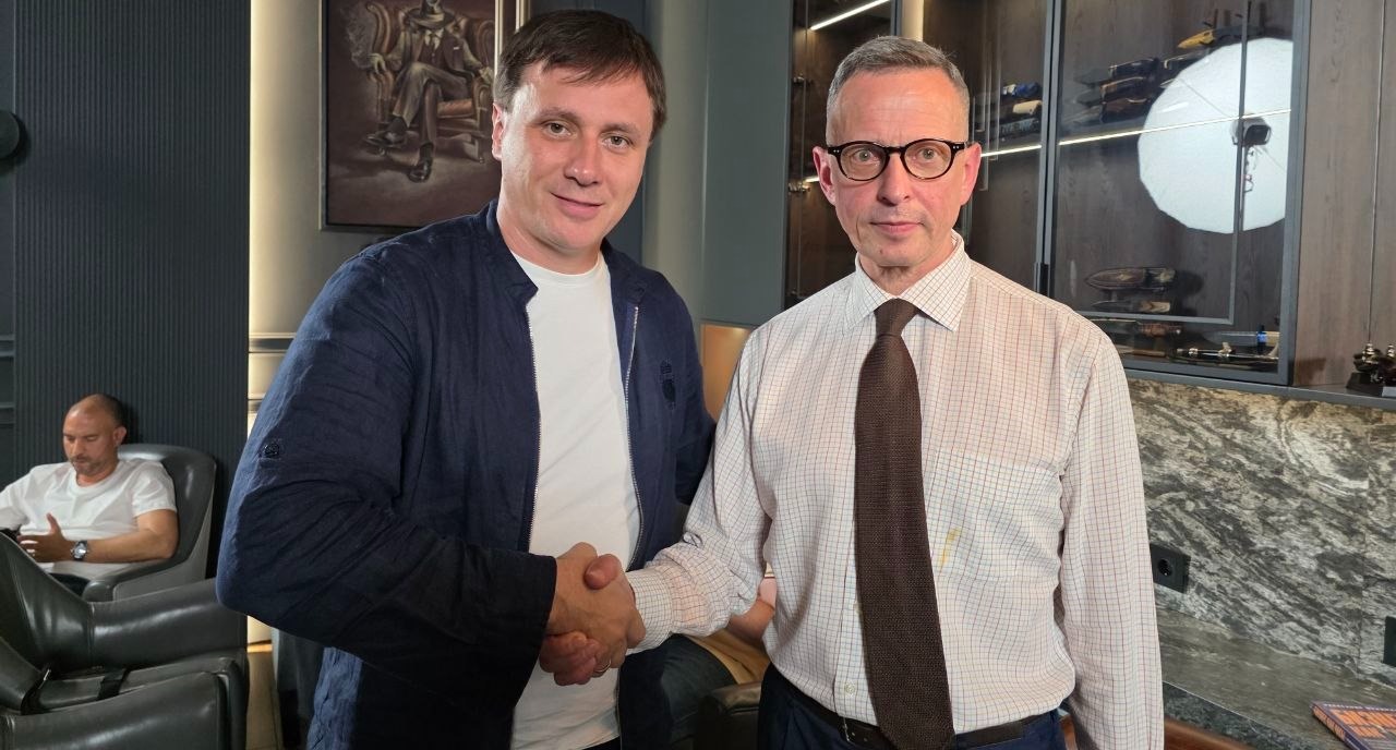 Закрытая дискуссионная встреча с Александром Фридманом